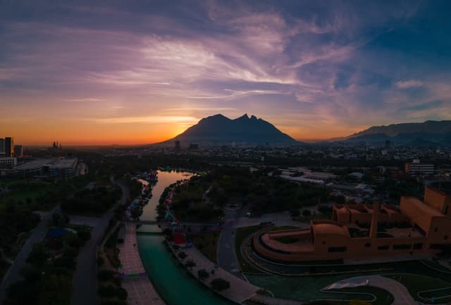 Vista panoramica del cerro de la silla en Monterrey